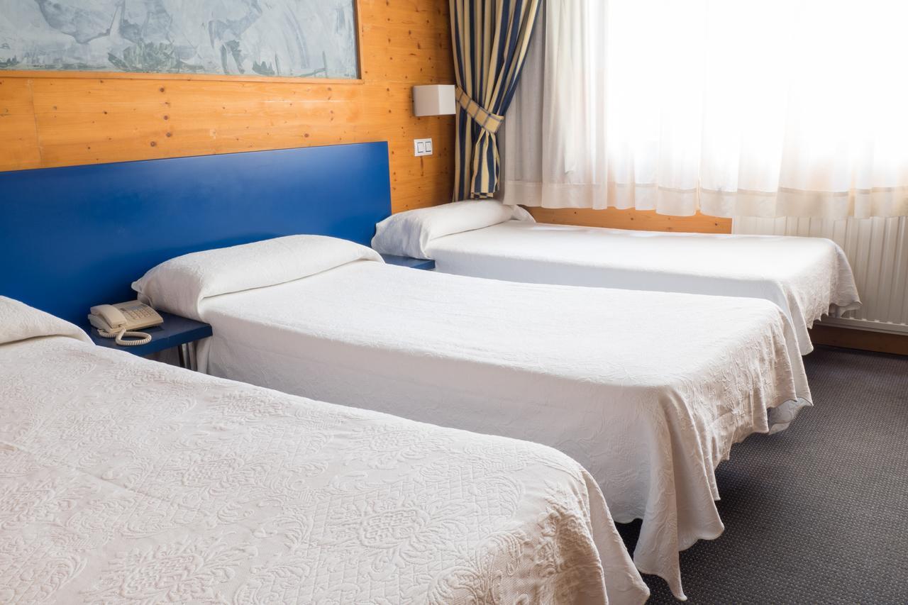 Hotel Bezana Lago ซานตาครูซ เด เบซานา ภายนอก รูปภาพ