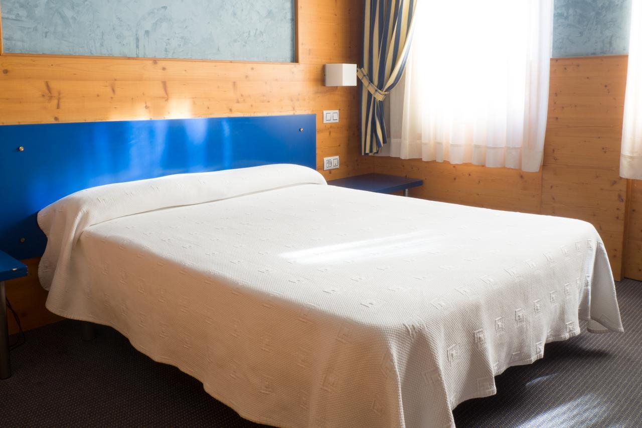Hotel Bezana Lago ซานตาครูซ เด เบซานา ภายนอก รูปภาพ