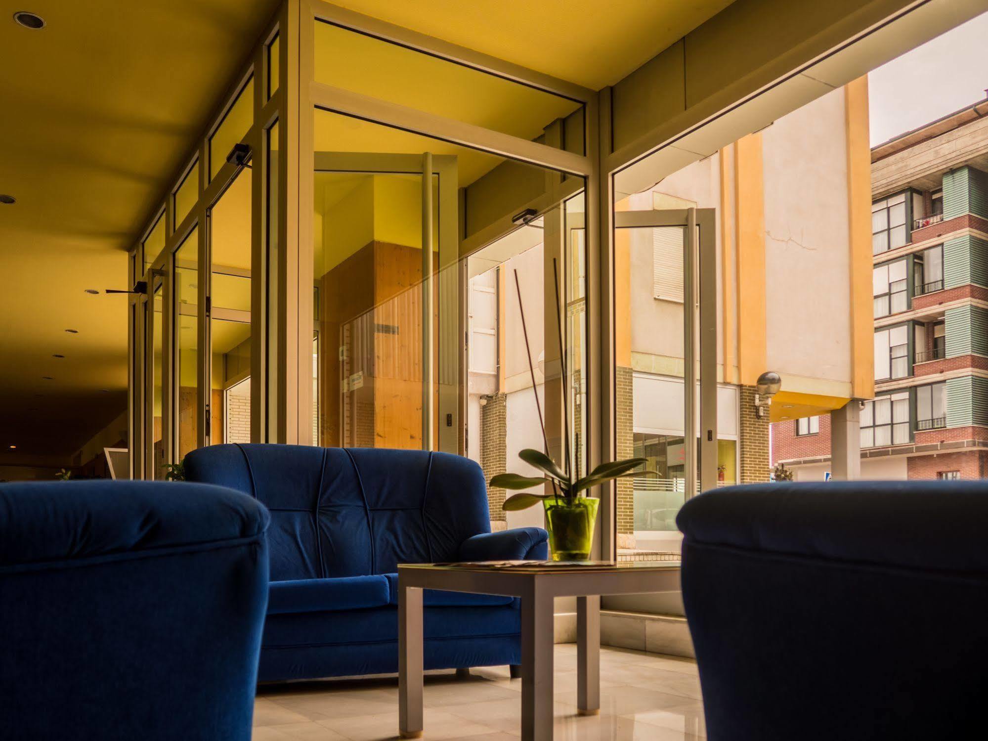 Hotel Bezana Lago ซานตาครูซ เด เบซานา ภายนอก รูปภาพ